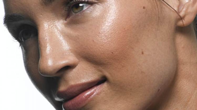 Apply Facial Oil for that Dewy Look